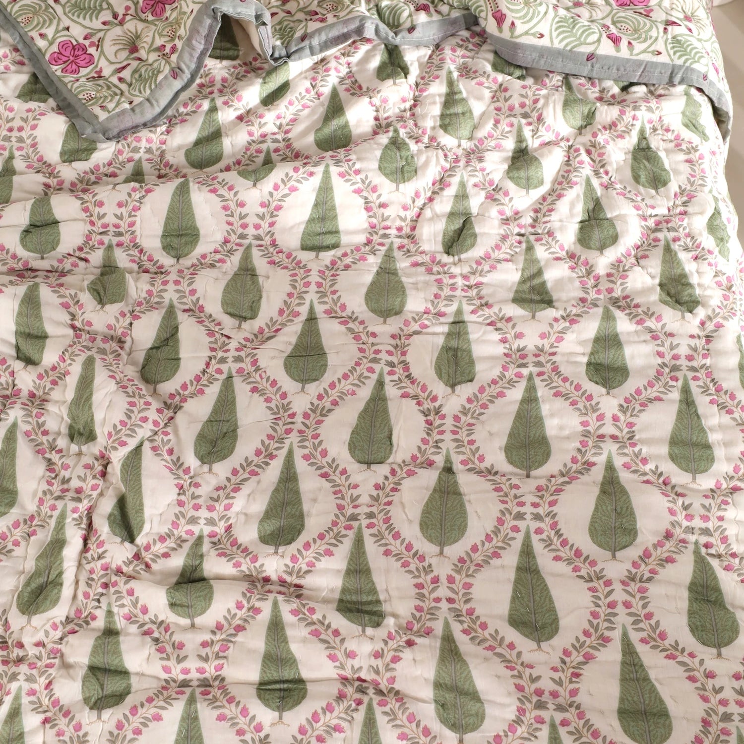 Jaipuri Quilt in 100% pure cotton with block print in green and pink, perfect for single bed use