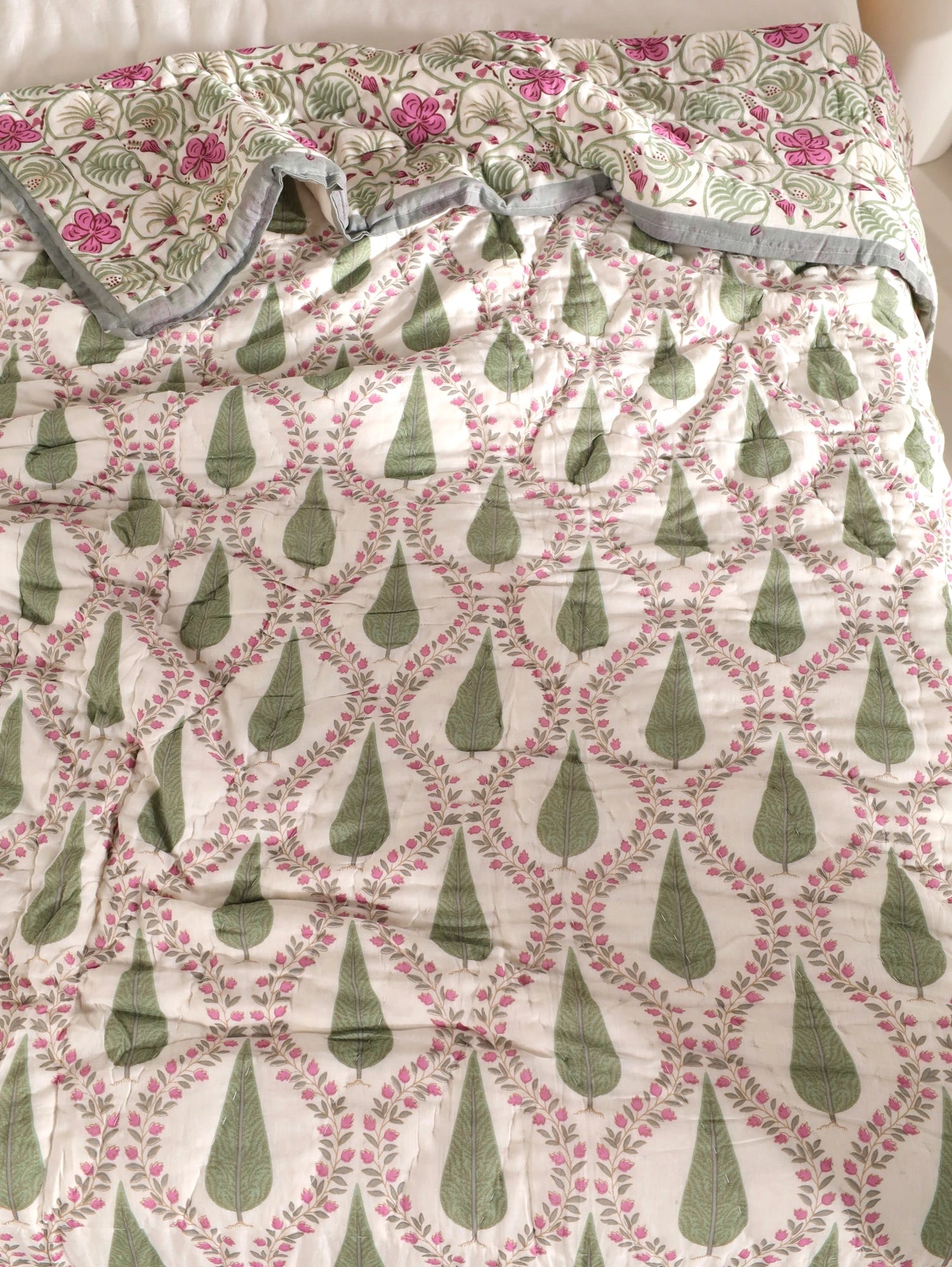 Jaipuri Quilt in 100% pure cotton with block print in green and pink, perfect for single bed use