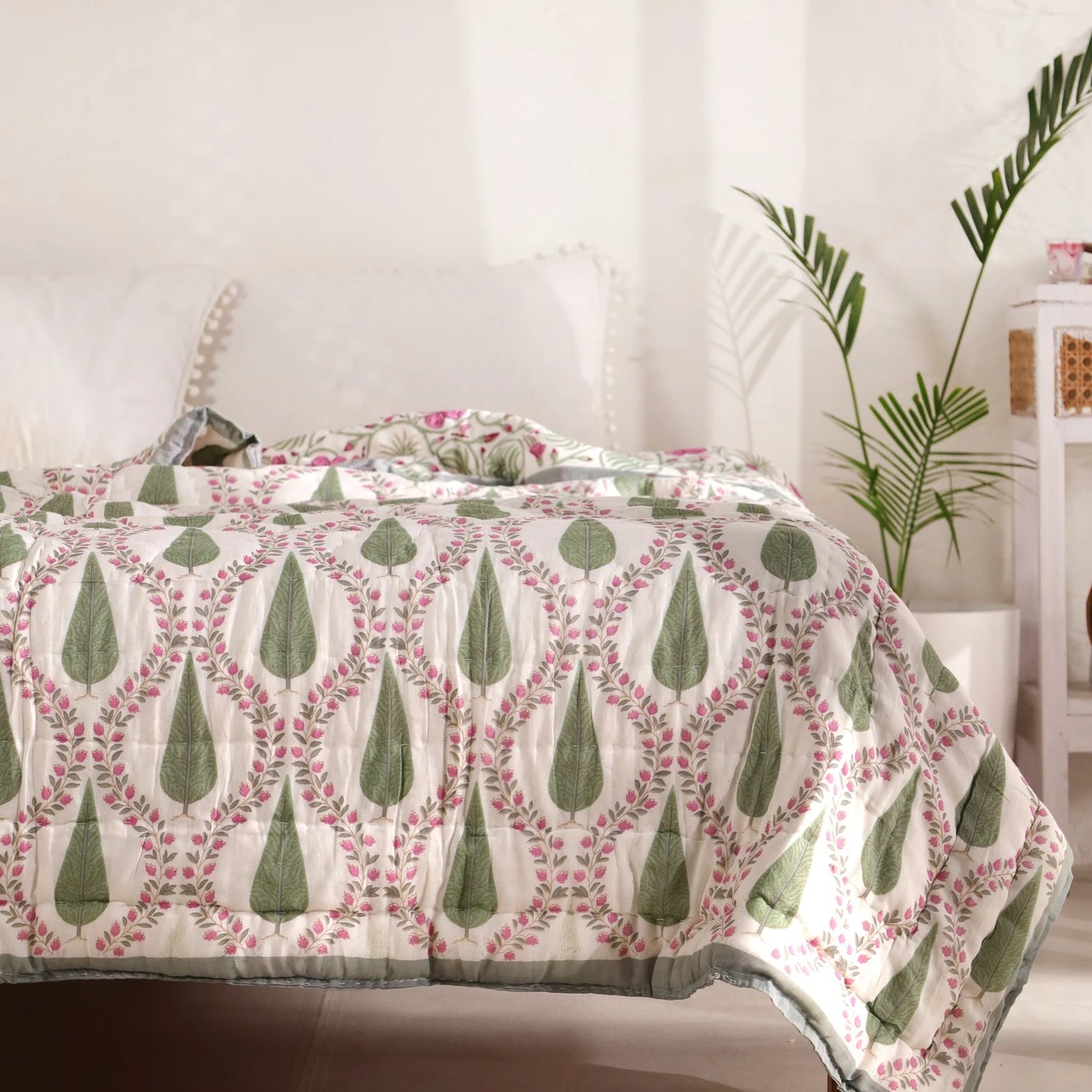 Jaipuri Quilt in 100% Cotton with Block Print Design for Single Bed, Ideal for Adding Culture to Your Home