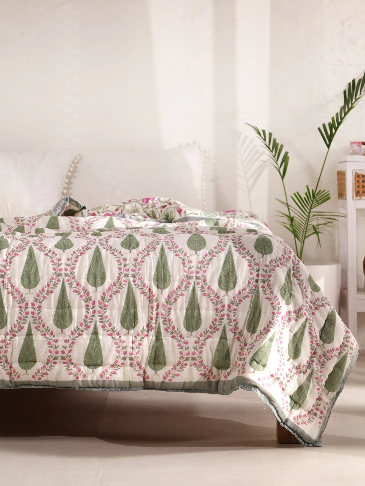 Jaipuri Quilt in 100% Cotton with Block Print Design for Single Bed, Ideal for Adding Culture to Your Home